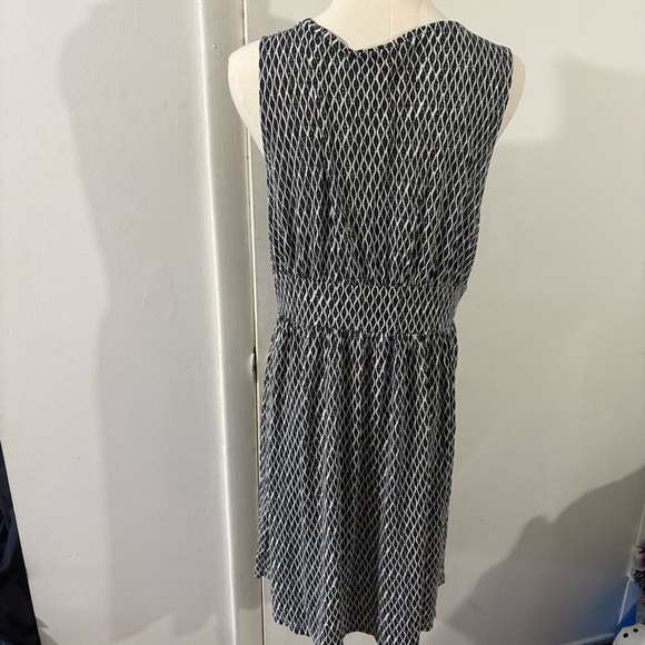 Joe Fresh Sleeveless Fit Flare Dress Black White Geometric Print Sz M Classic - Picture 3 of 8
